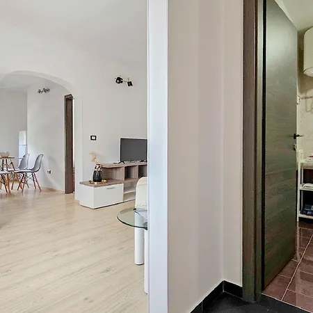 Apartment Modern Eingerichtetes Nur 120 Meter Zum Meer *