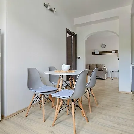 Modern Eingerichtetes Nur 120 Meter Zum Meer Apartment Novigrad (Istria)