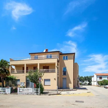 Modern Eingerichtetes Nur 120 Meter Zum Meer Apartment